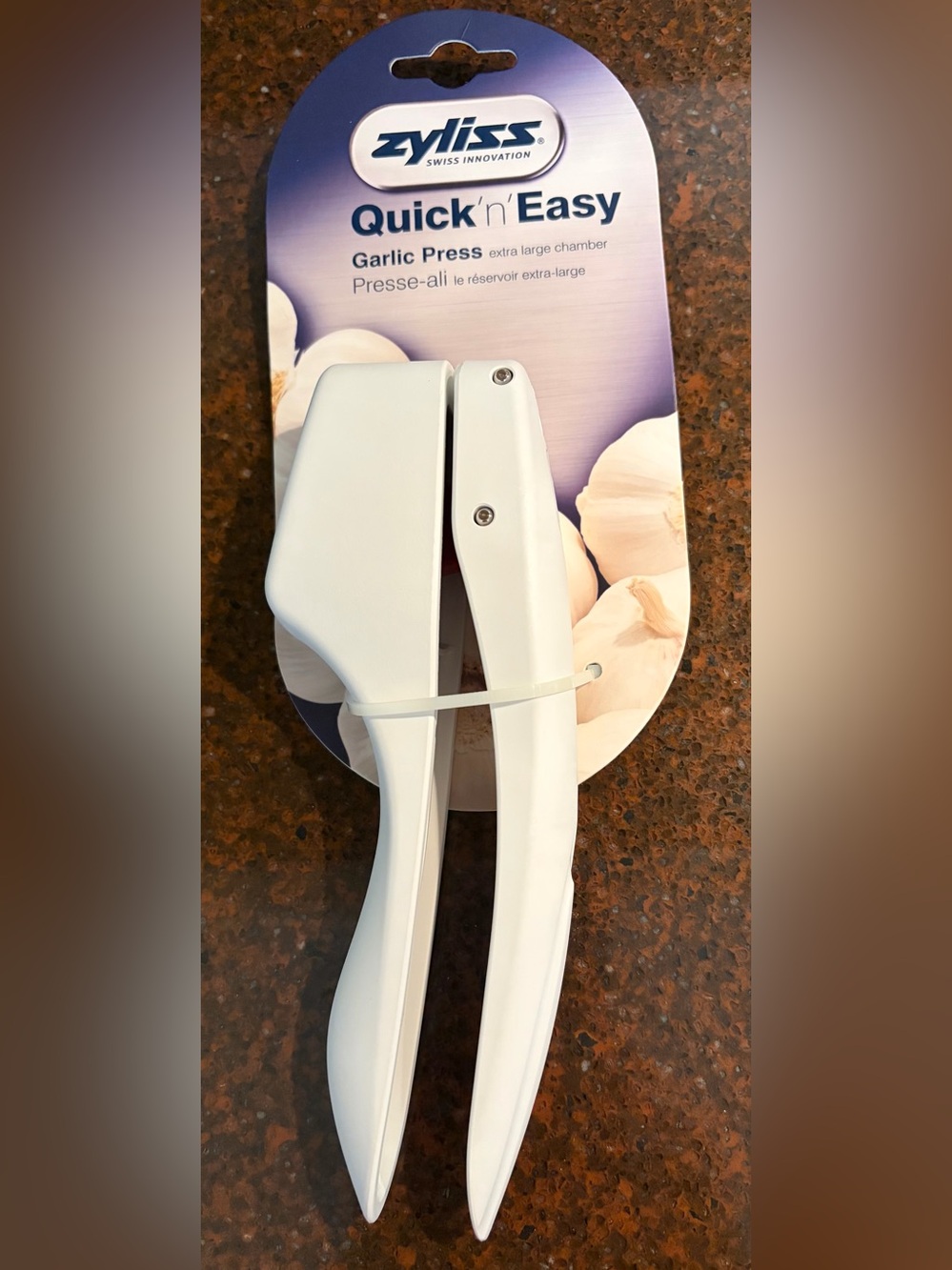 Zyliss Quick n Easy Garlic Press Extra Large Chamber Brand New NWT